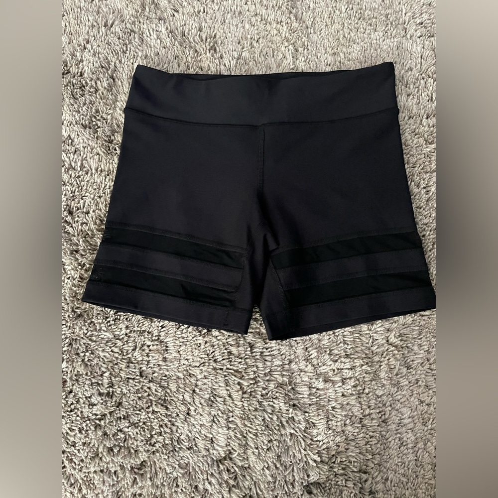 Brand Alo, size medium, color black
